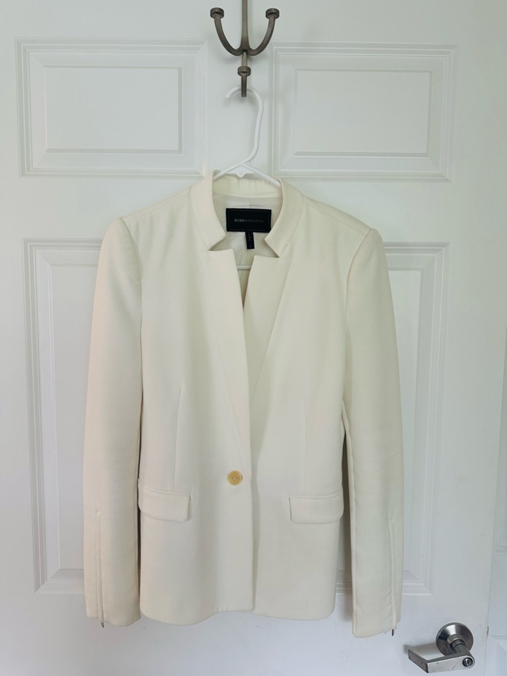 BCBGMaxAzria Cream Collarless Single-Button Blazer